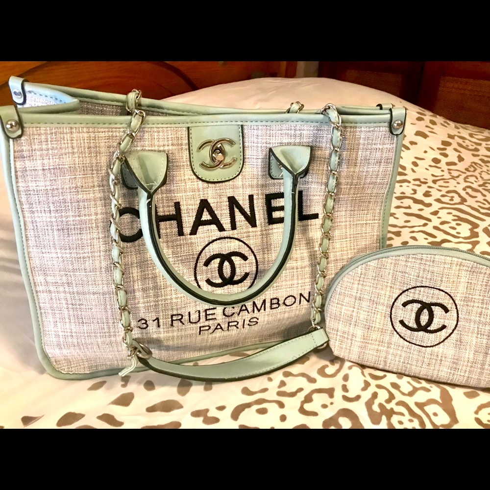 High quality shoulder handbag Sold